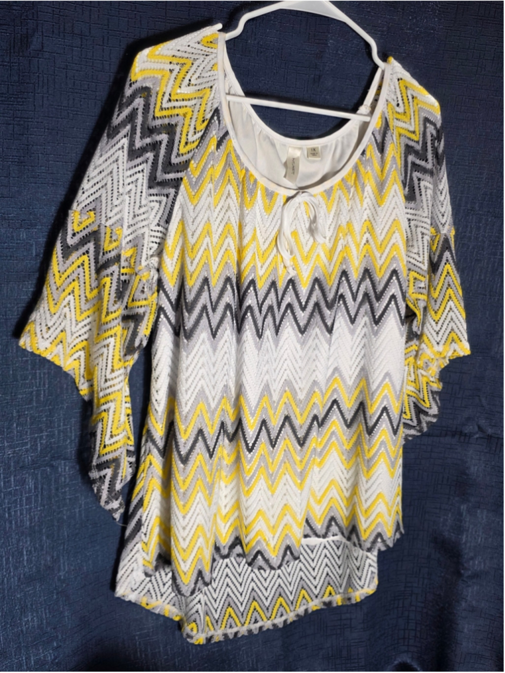 Women's Tacera Tunic Top 1X Yellow Gray White Chevron Lace y2k vintage retro